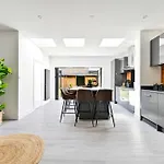 Stylish & Spacious 4Br Home