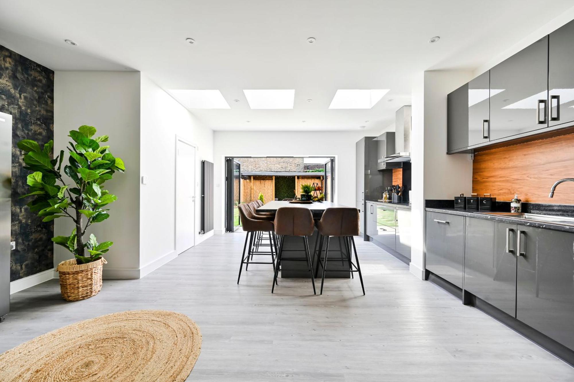 Stylish & Spacious 4br