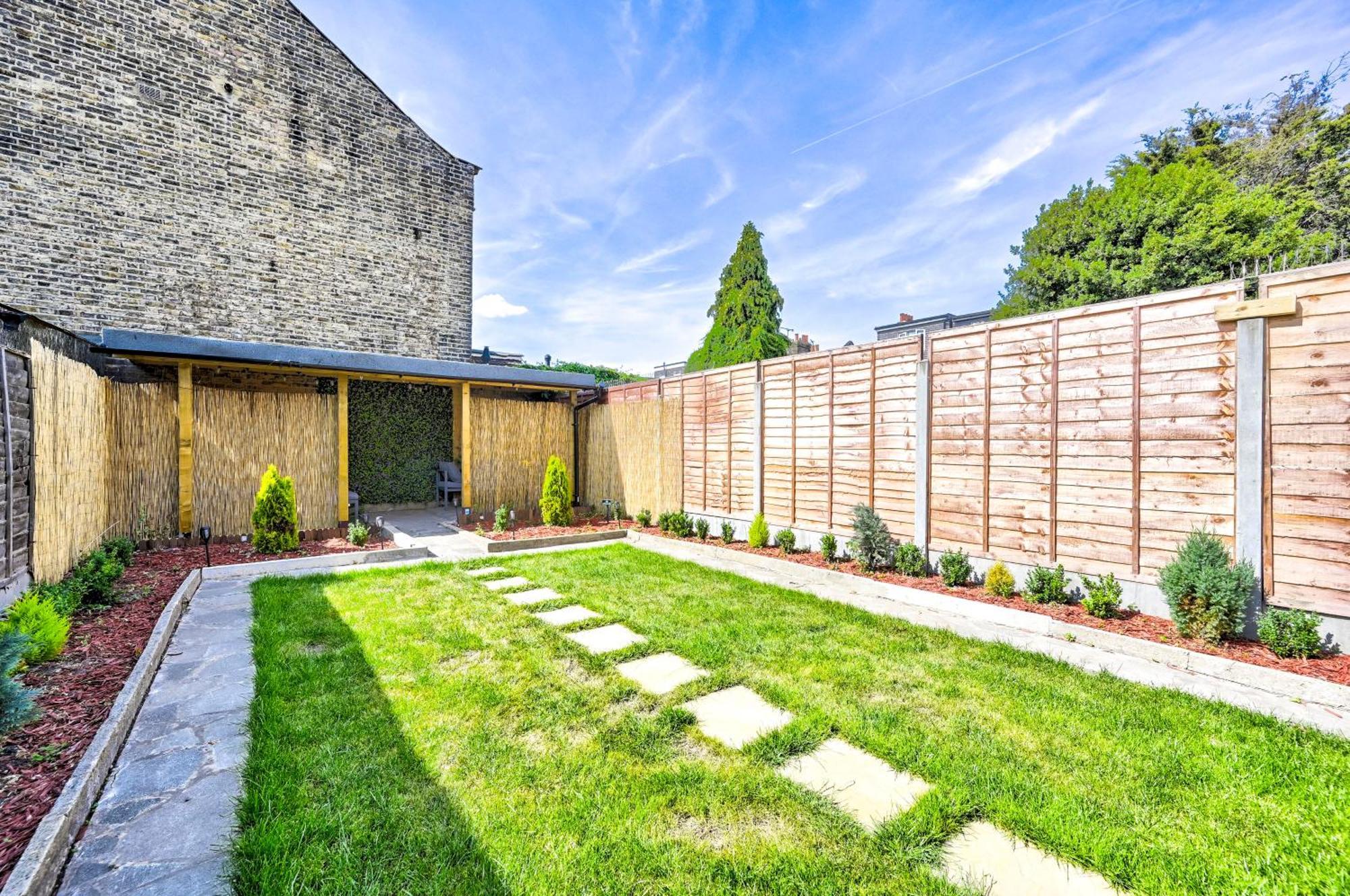 Stylish & Spacious 4br London