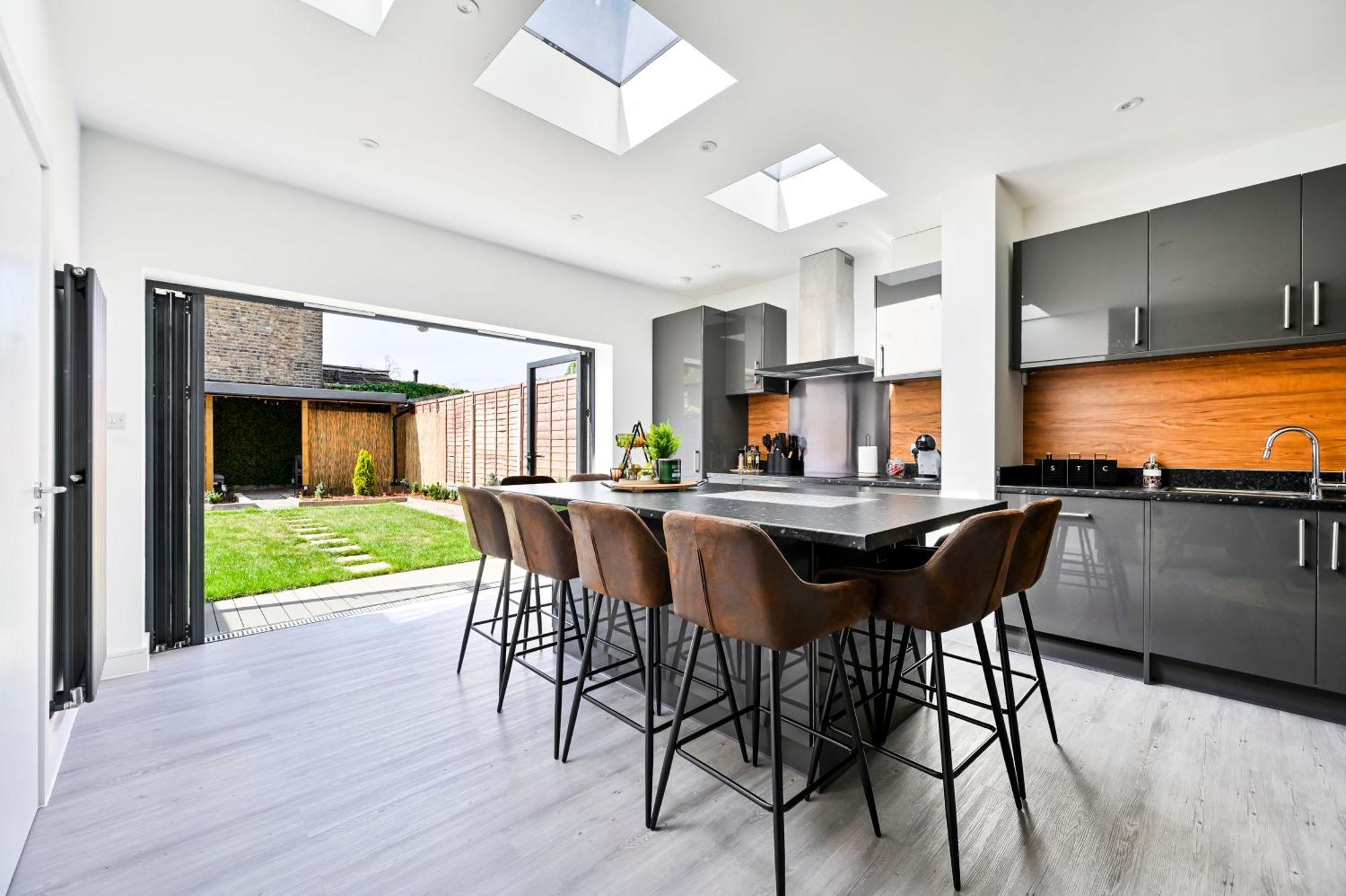 Stylish & Spacious 4br * London