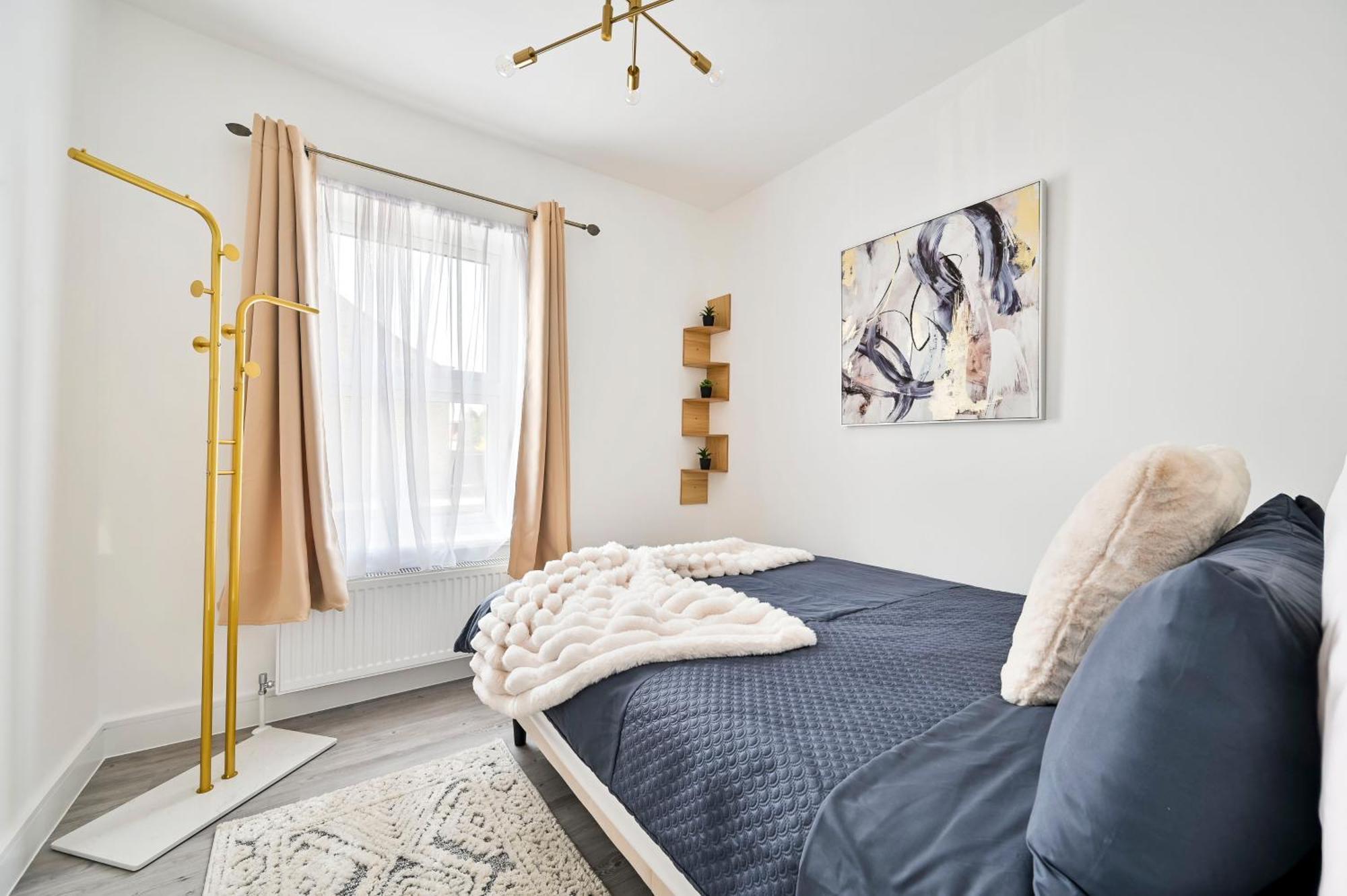 Stylish & Spacious 4br London