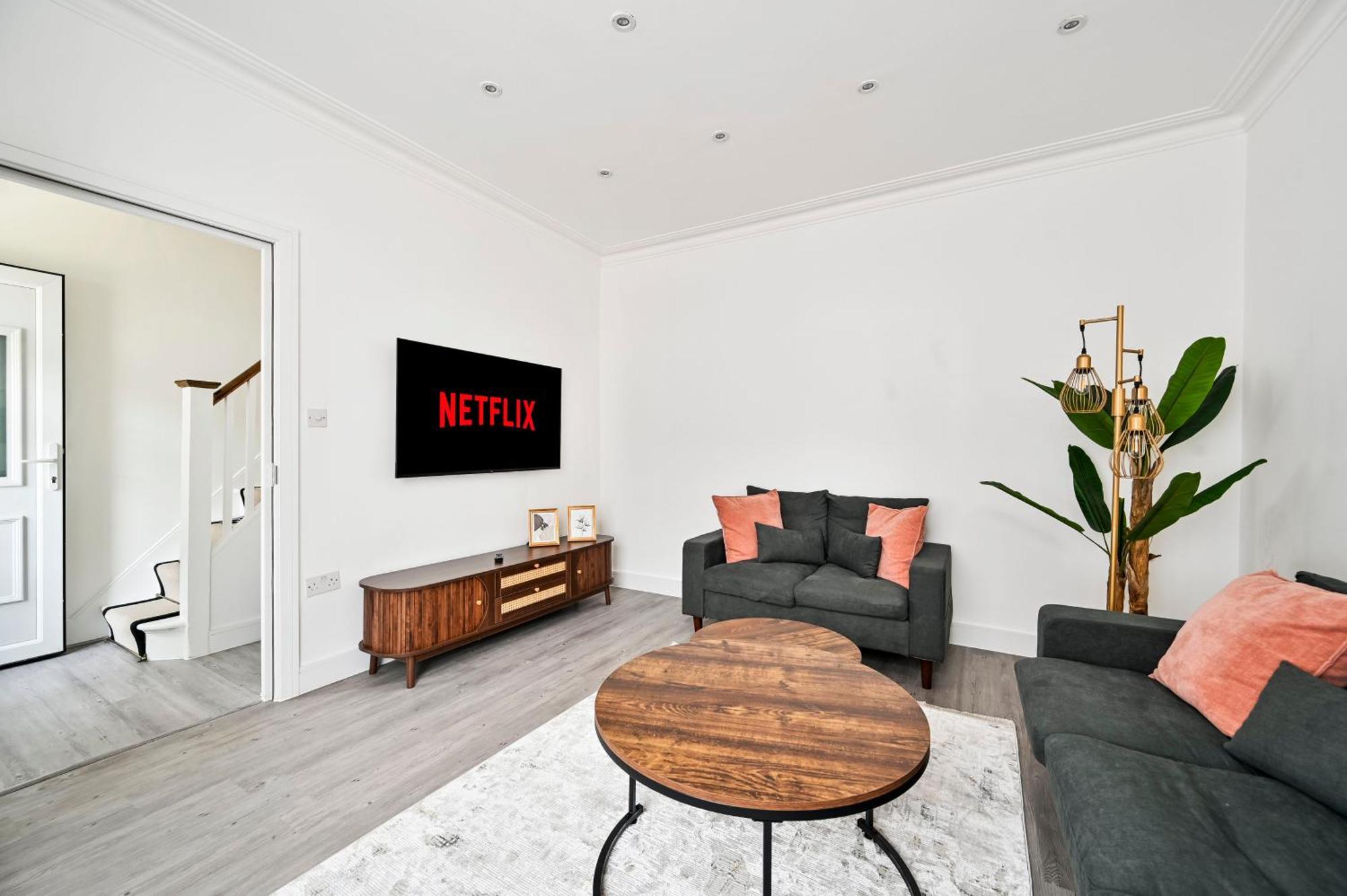 Stylish & Spacious 4br *
