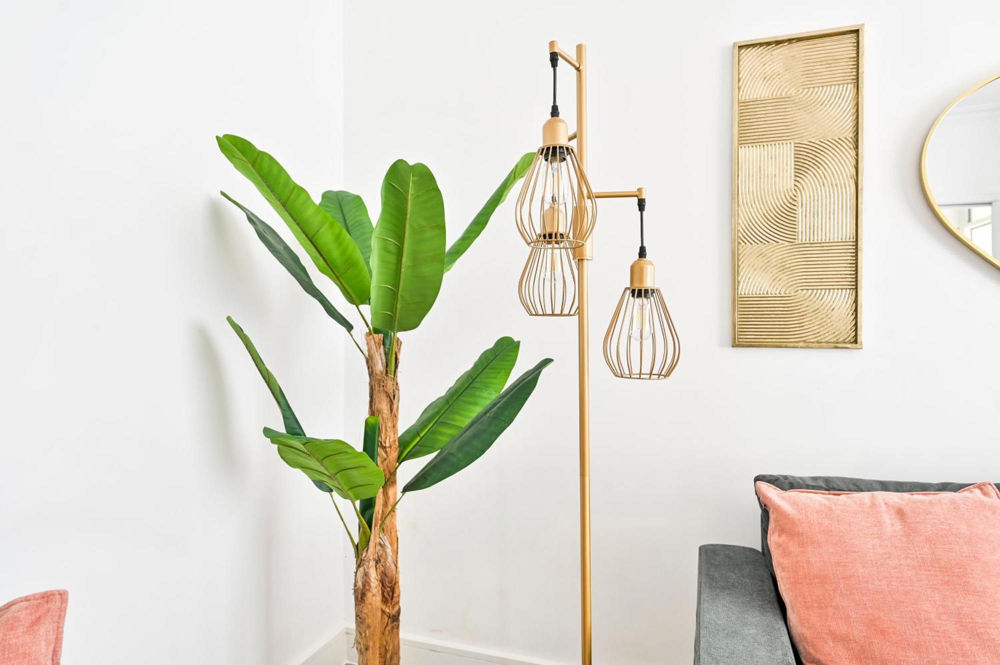 Stylish & Spacious 4br London