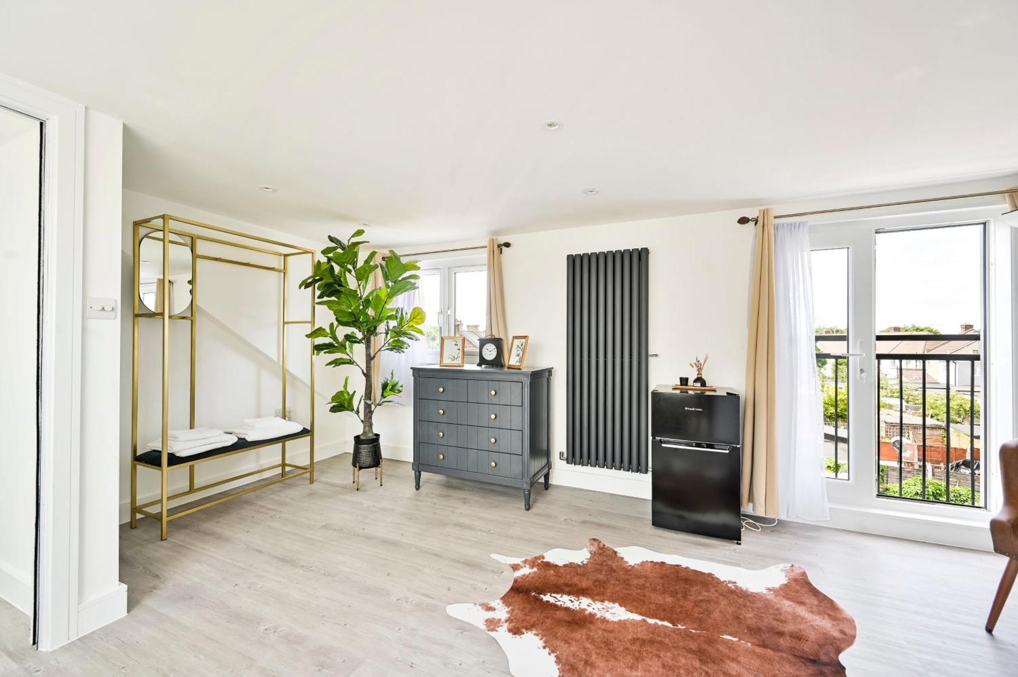Stylish & Spacious 4br